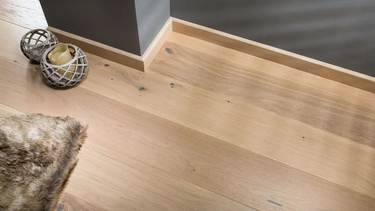 Zdjęcie Jak przyciąć listwę przypodłogową, aby uniknąć błędów i uzyskać perfekcję