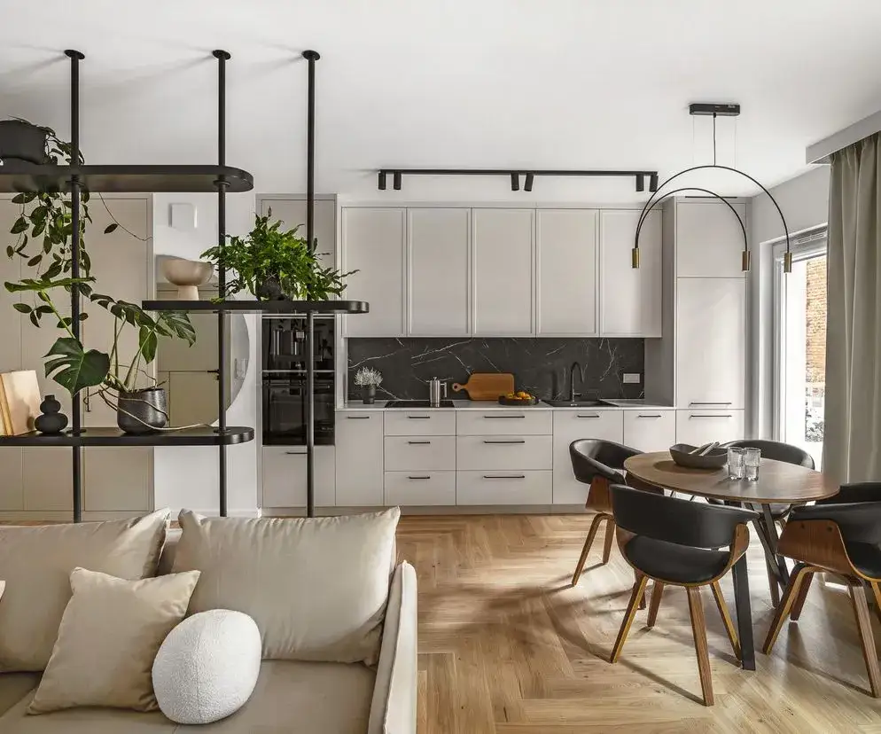 Zdjęcie Jaki stół do białej kuchni – idealne style i materiały dla Twojego wnętrza