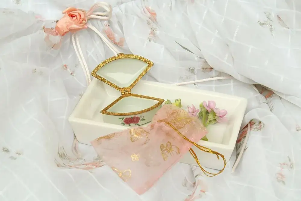 Zdjęcie Najlepsze pomysły na prezenty na komunię dla dziewczynki, które zachwycą