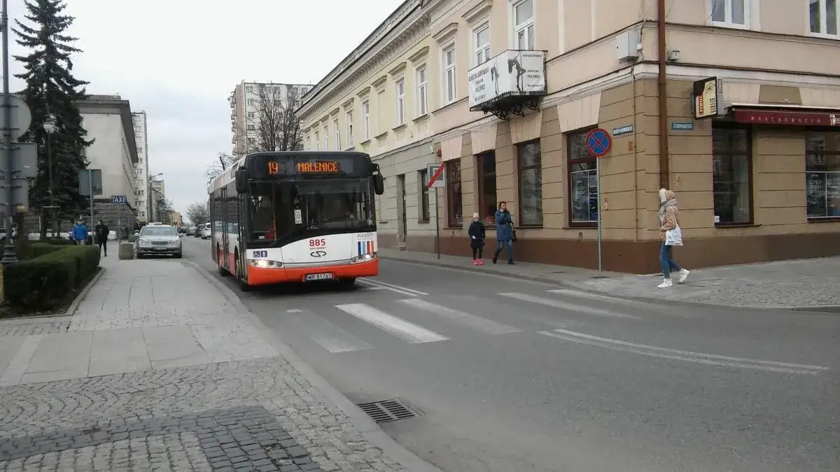 Zdjęcie Rozkład jazdy 11 Radom - Sprawdź, jak uniknąć opóźnień w podróży