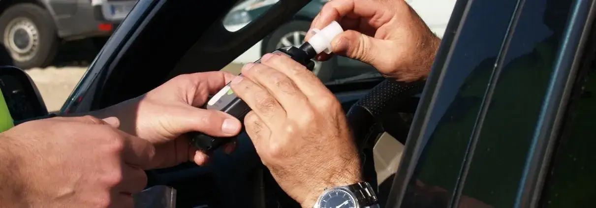 Zdjęcie Czy można sprawdzić pracownika alkomatem? Poznaj przepisy i prawa