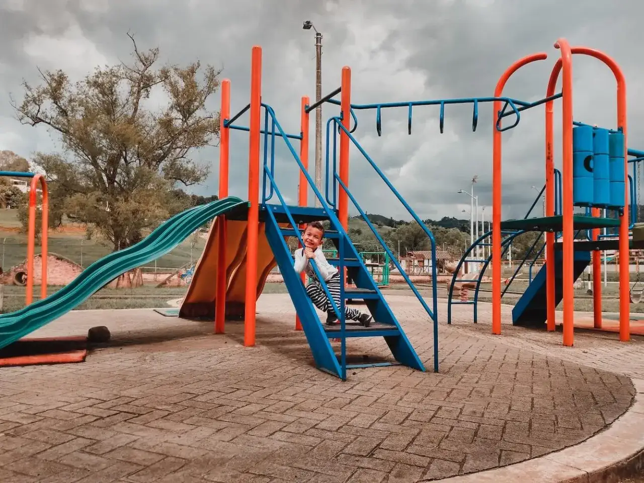 Zdjęcie Jak zaksięgować plac zabaw w szkole, aby uniknąć błędów finansowych