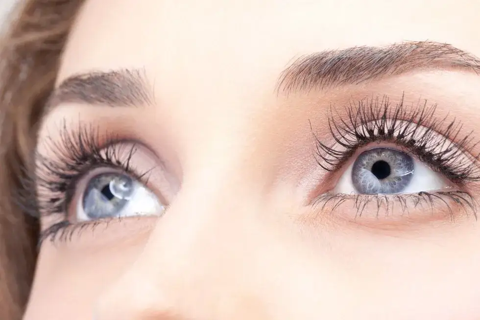 Zdjęcie Jak skutecznie myć sztuczne rzęsy - sprawdzone metody i porady