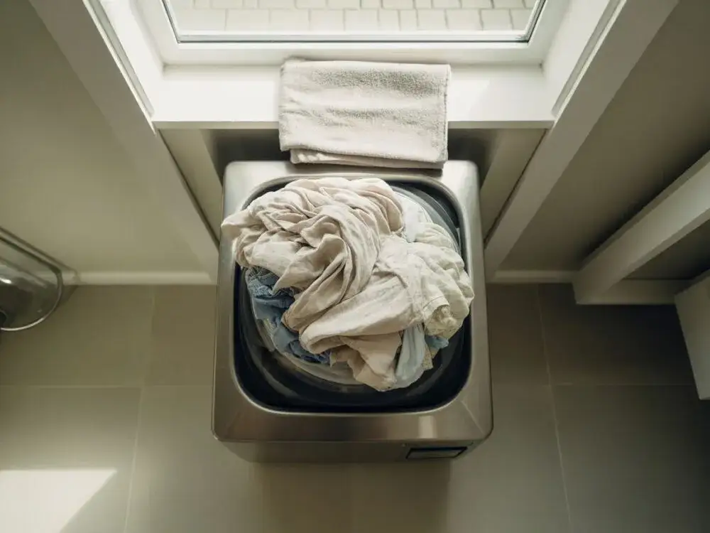 Zdjęcie Czy można prać pościel z ubraniami? Unikaj tych błędów w praniu