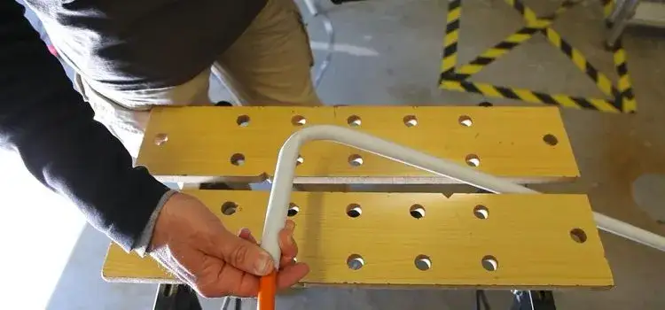 Zdjęcie Jak wygiąć rurę w domu - proste metody, które musisz znać