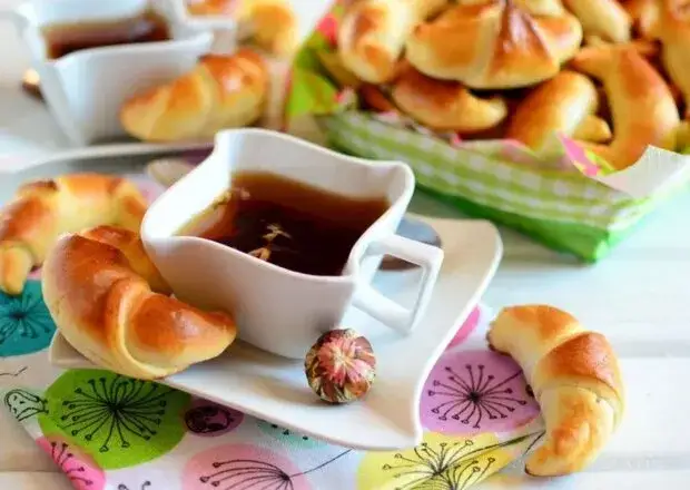 Zdjęcie Rogaliki drożdżowe lub półfrancuskie bez jajek - przepis krok po kroku