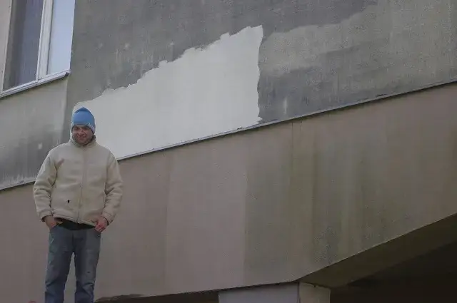 Zdjęcie Skuteczne sposoby na to, czym umyć zacieki na elewacji budynku