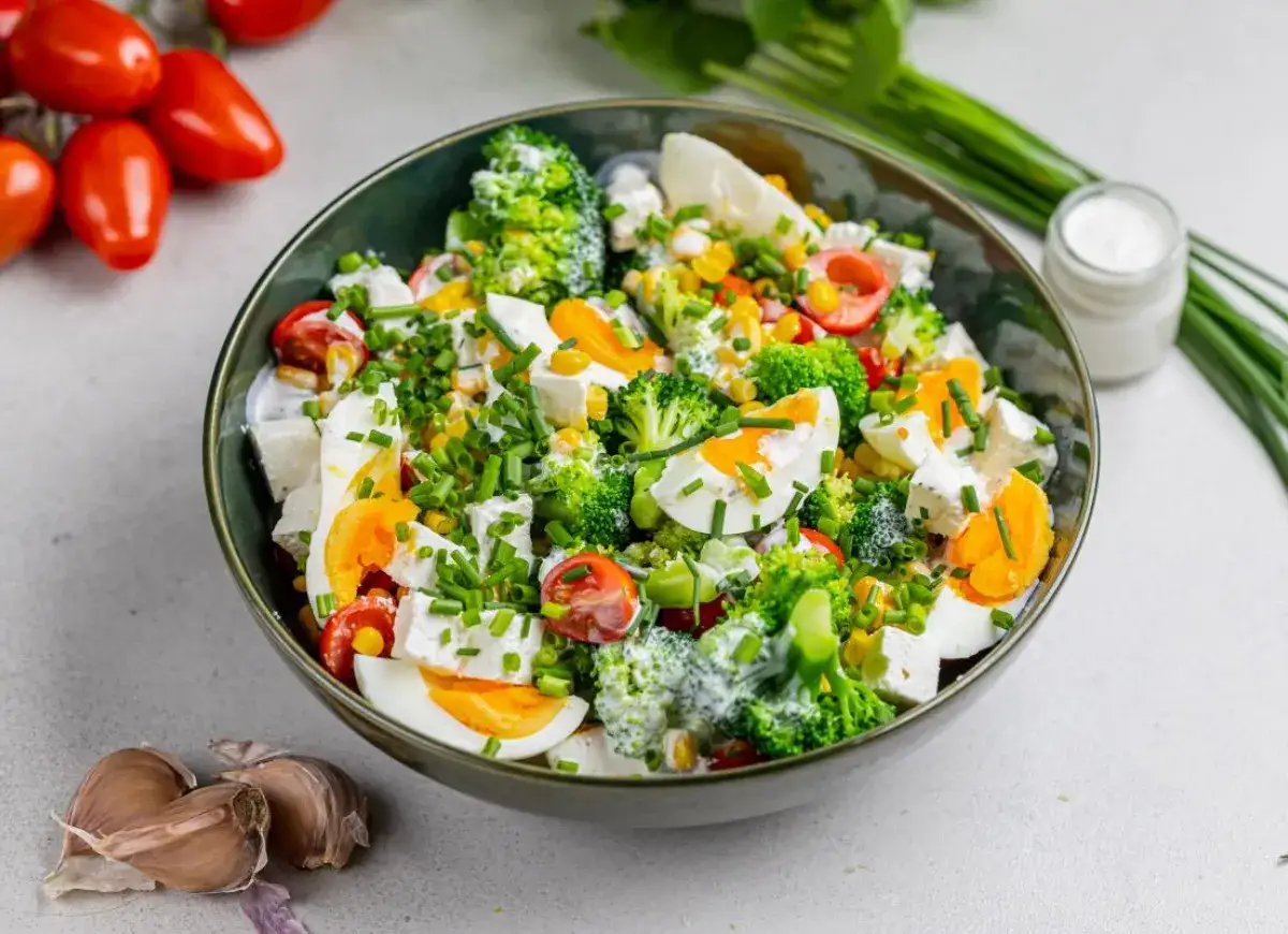 Zdjęcie Jak zrobić sałatkę brokułową, która zachwyci Twoich gości?