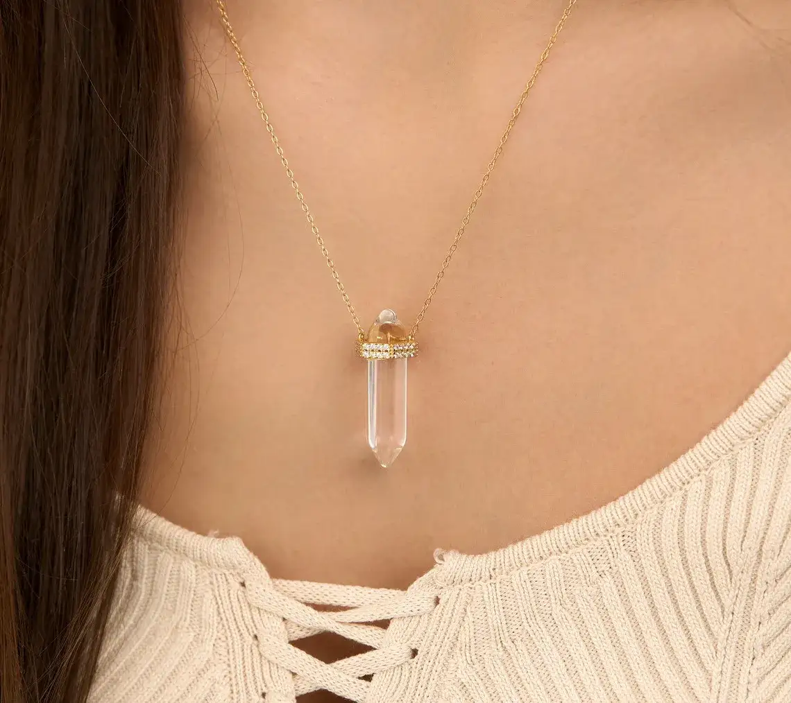 Zdjęcie Gdzie kupić naszyjnik z kryształem? Odkryj najlepsze oferty i ceny