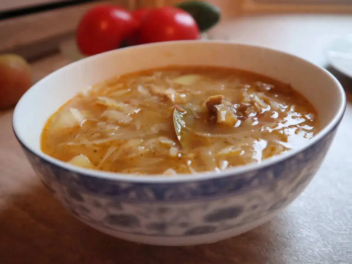 Zdjęcie Ile kalorii ma zupa kapuśniak z ziemniakami? Zaskakujące wartości!