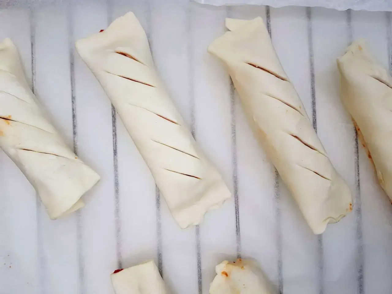 Zdjęcie Najlepszy przepis na ciasto do parówek w cieście - krok po kroku