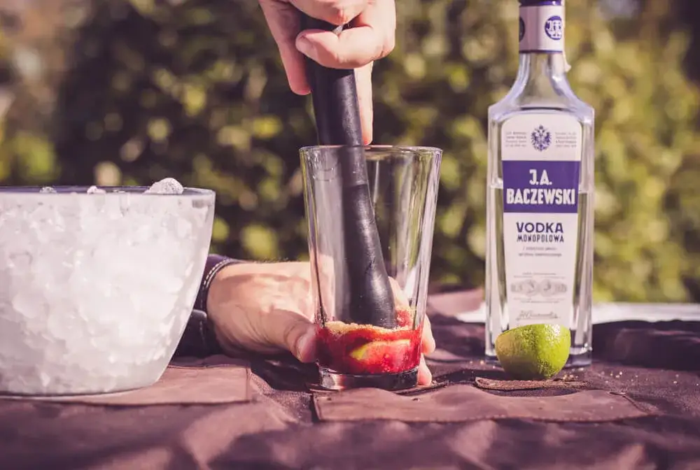 Zdjęcie Orzeźwiający koktajl z czerwonej porzeczki - zdrowy przepis na nap&oacute;j