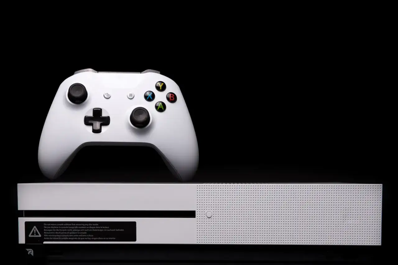 Zdjęcie Czy gry z Xbox One działają na Xbox Series S? Sprawdź kompatybilność!