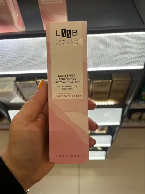 Zdjęcie Najlepszy krem nawilżająco rozświetlający – jak wybrać i dlaczego warto go stosować