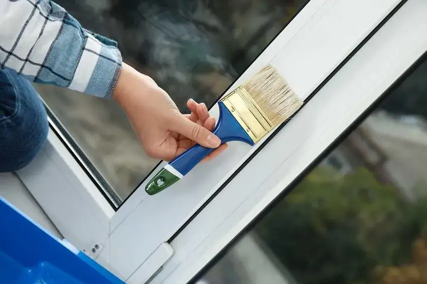 Zdjęcie Czy można pomalować białe okna plastikowe? Poznaj fakty i metody