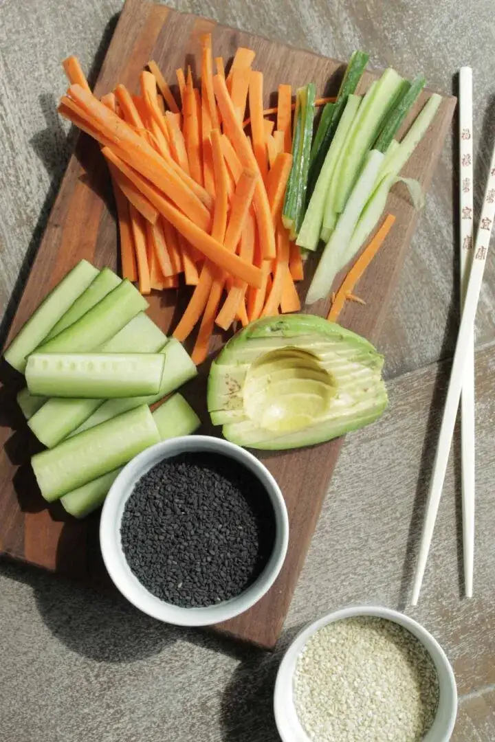 Zdjęcie Co kupić do sushi – lista niezbędnych składników i narzędzi do domowego przygotowania