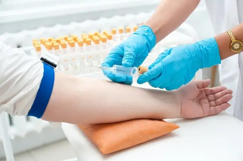 Zdjęcie Czy przed badaniami krwi można pić wodę? Oto, co musisz wiedzieć