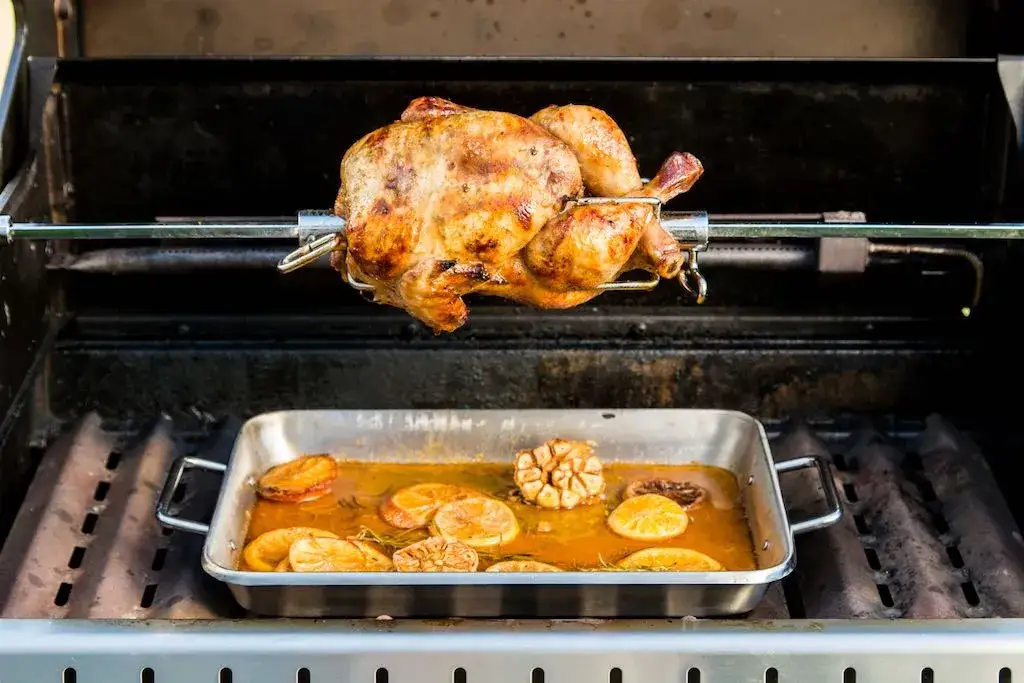 Zdjęcie Najlepsze grille z rożnem obrotowym &ndash; jak wybrać idealny model?