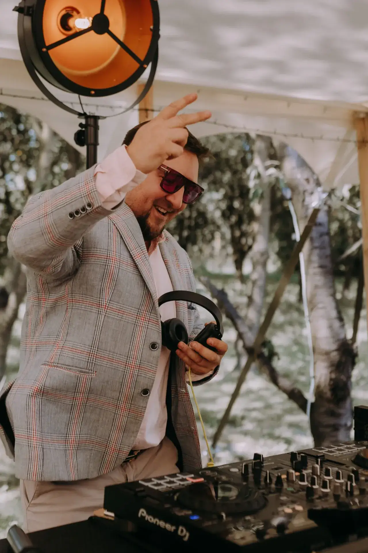 Zdjęcie Ile bierze DJ? Zaskakujące ceny za usługi na imprezy i wesela