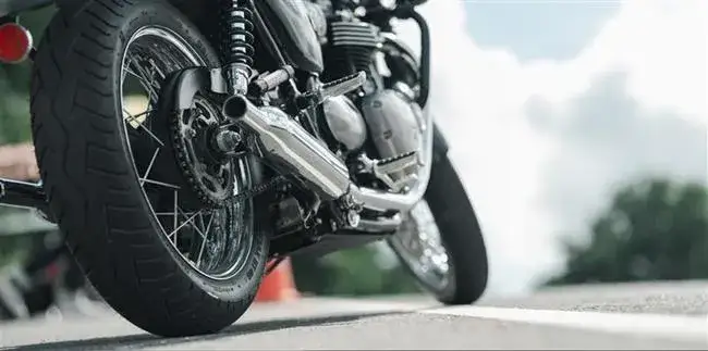 Zdjęcie Jakie ciśnienie w oponach motocyklowych zapewni bezpieczeństwo?