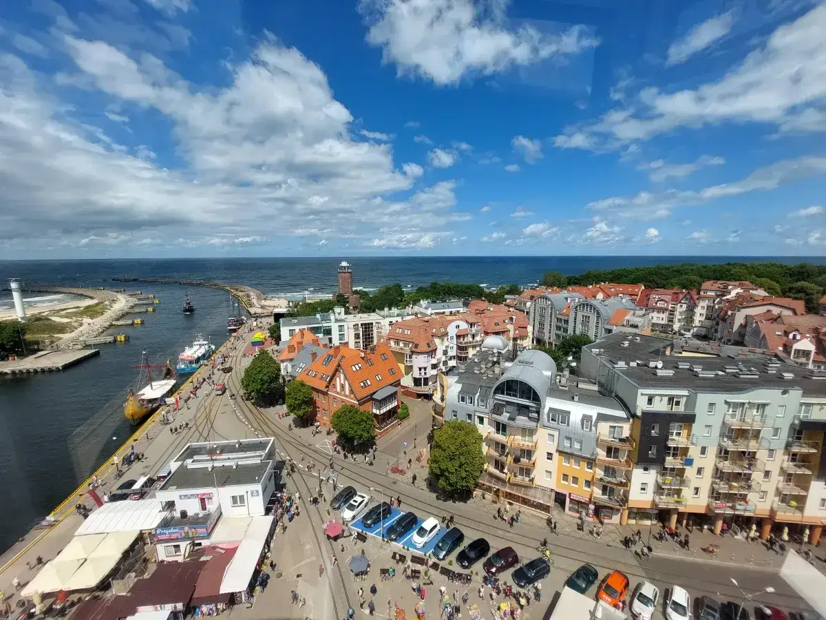 Zdjęcie Czy warto inwestować w apartamenty nad morzem? Oto prawda o zyskach i ryzyku