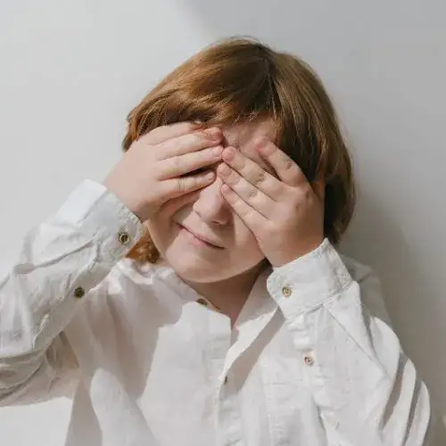 Zdjęcie Jak zachowuje się dziecko z autyzmem? Zrozumienie trudnych zachowań