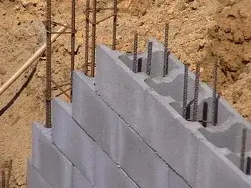 Zdjęcie Ile betonu potrzeba na pustak szalunkowy 25? Obliczenia i praktyczne porady