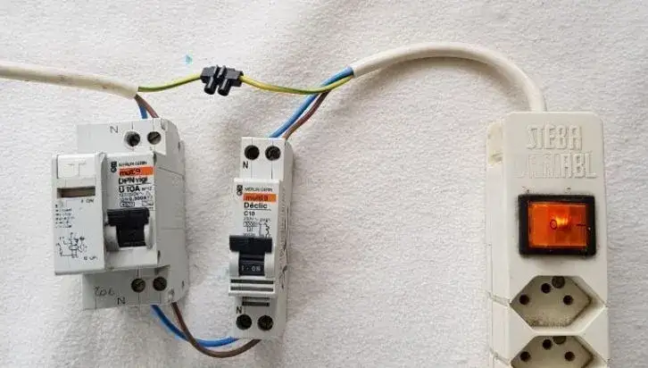 Zdjęcie Jak wymienić bezpieczniki w domu i uniknąć niebezpieczeństw