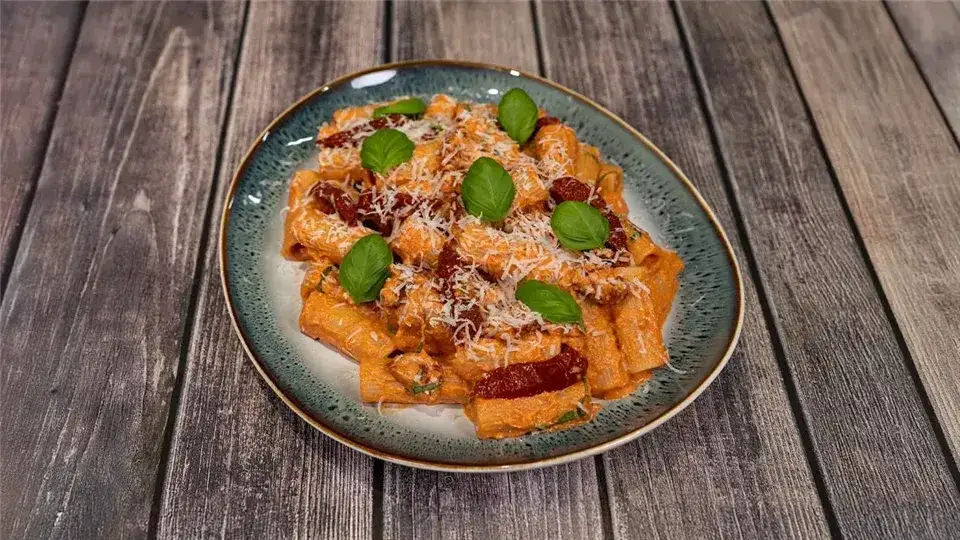 Zdjęcie Różnice między penne a rigatoni: który makaron wybrać do potraw?