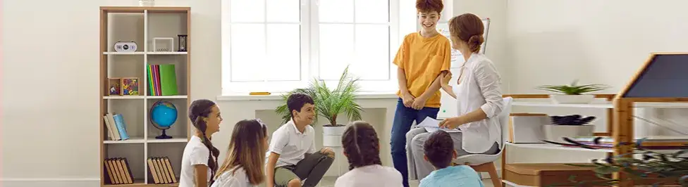 Zdjęcie Godzina wychowawcza czy zajęcia z wychowawcą – co warto wiedzieć?