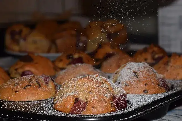 Zdjęcie Jak długo piec muffinki, by były idealne? Sprawdź czas i temperaturę!