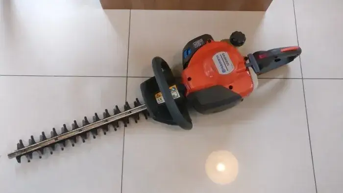 Zdjęcie Jak sprawdzić rok produkcji pilarki husqvarna i uniknąć problemów