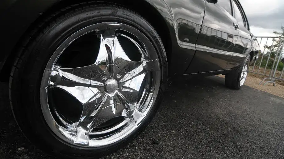 Zdjęcie Jak piaskować felgi aluminiowe - uniknij najczęstszych błędów i zyskaj perfekcyjny efekt