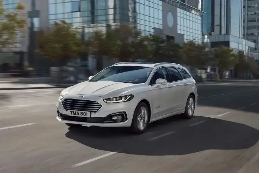 Zdjęcie Ford Mondeo jaki silnik wybrać? Odkryj najlepsze opcje silnikowe