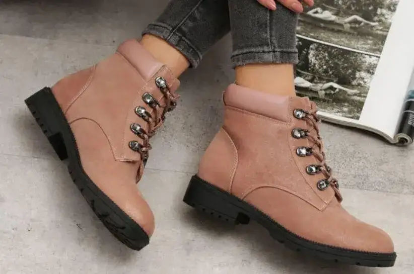 Zdjęcie Różowe buty do czego pasują? Odkryj stylowe połączenia i inspiracje