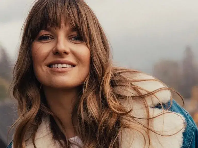 Zdjęcie Grzywka półokrągła dla kogo? Sprawdź, która twarz ją polubi najbardziej