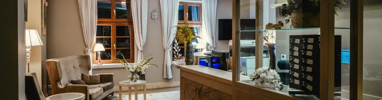 Zdjęcie Czy osoba niepełnoletnia może wynająć pokój w hotelu? Oto co musisz wiedzieć