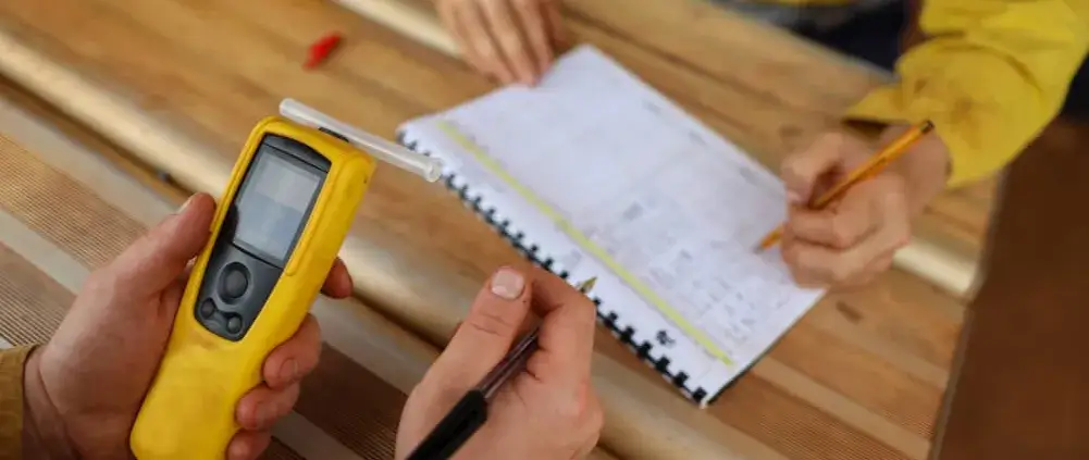 Zdjęcie Czy bhpowiec może badać alkomatem? Prawo i prawa pracowników