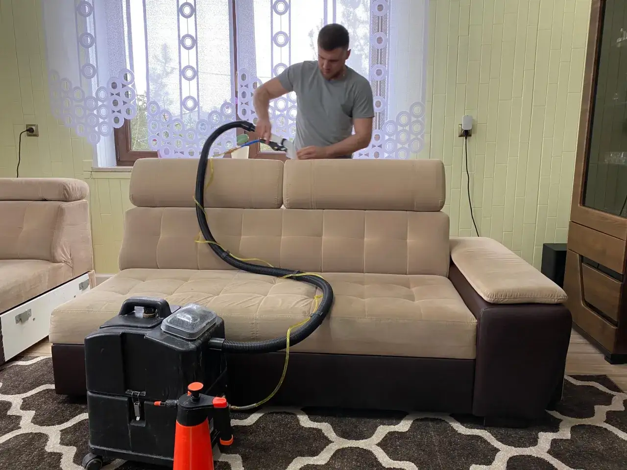 Zdjęcie Ile kosztuje pranie kanapy? Ceny, czynniki i praktyczne porady