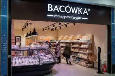 Zdjęcie Bacówka sklepy: Gdzie znaleźć tradycyjne wędliny i sery bez konserwantów
