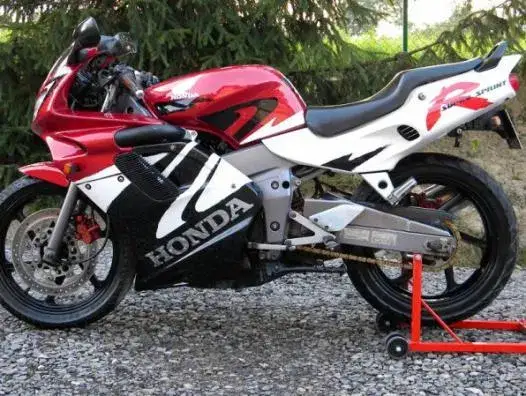 Zdjęcie Honda NSR 125 ile koni? Odkryj moc i osiągi tego motocykla