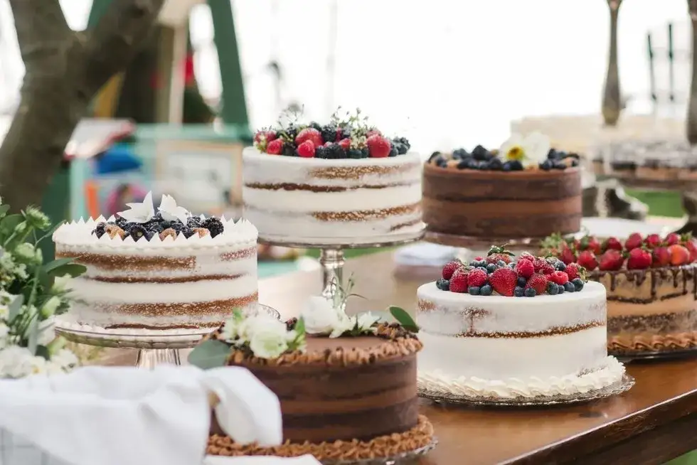 Zdjęcie Ile ciasta na wesele na osobę? Poznaj idealną ilość dla gości