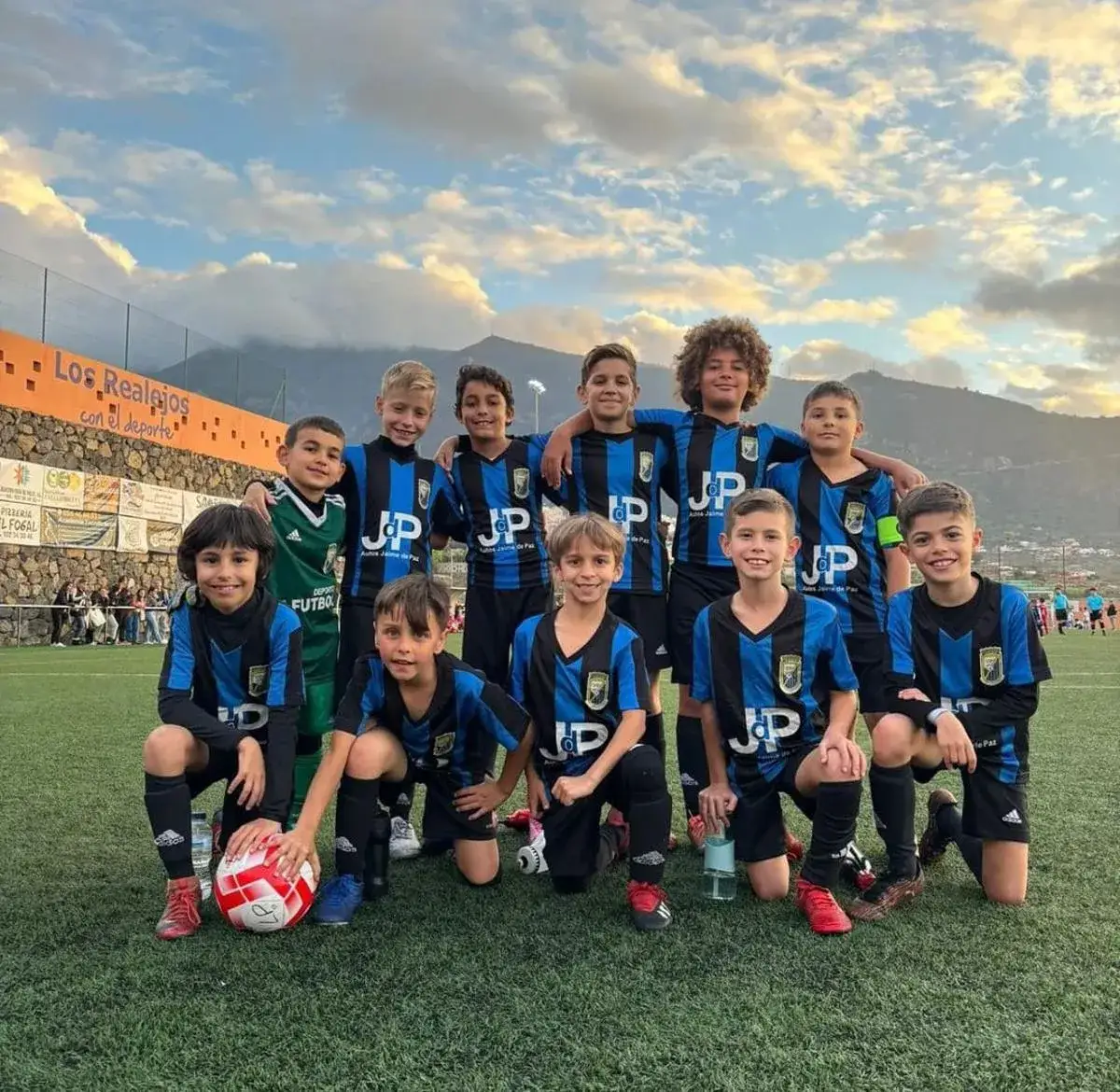 Zdjęcie &iquest;Jugar en el Antonio Yeoward? Gu&iacute;a del Campo, Alquiler y UD Longuera