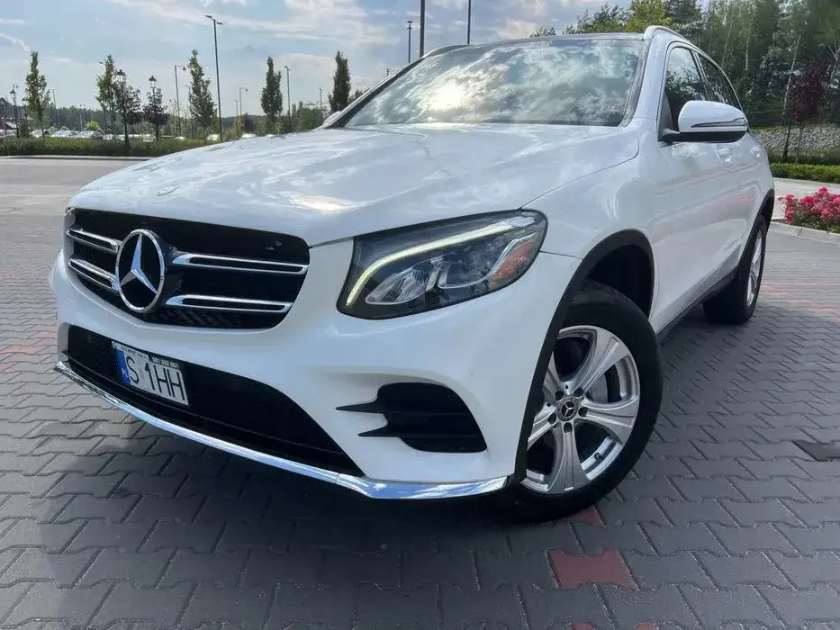 Zdjęcie Mercedes-Benz GLC 300 4MATIC - pełne specyfikacje i ceny modelu