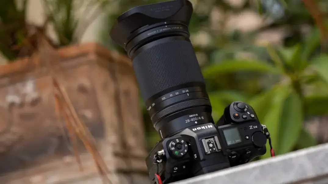 Zdjęcie Obiektyw 28 mm do czego? Odkryj jego zastosowanie w fotografii