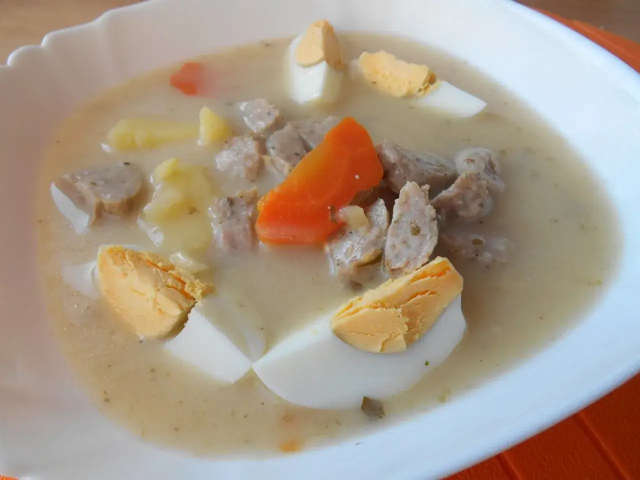 Zdjęcie Szybki przepis na żur z butelki – łatwy sposób na pyszną zupę