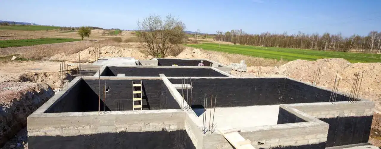 Zdjęcie Materiały, które należy położyć na fundamenty domu - praktyczny poradnik