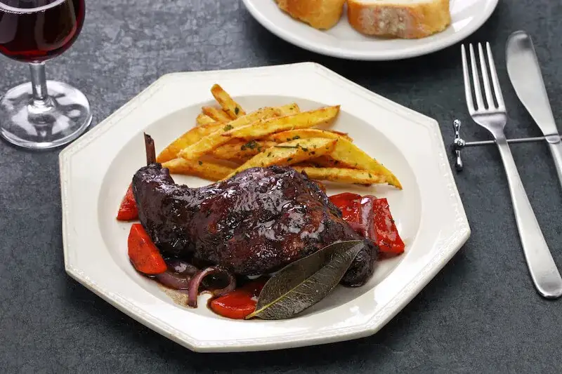 Zdjęcie Jakie wino do królika? Odkryj idealne parowanie dla smaku