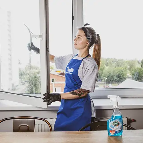 Zdjęcie Ile kcal spala mycie okien? Zaskakujące fakty o spalaniu kalorii