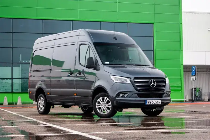 Zdjęcie Mercedes diesel sprinter van - sprawdź jego mocne strony i osiągi